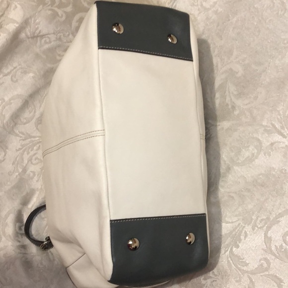 Coach Leather Tote East/West Gallery Tote. - Picture 17 of 17